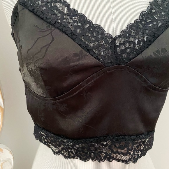 Crop satin cami with lace - Picture 7 of 8